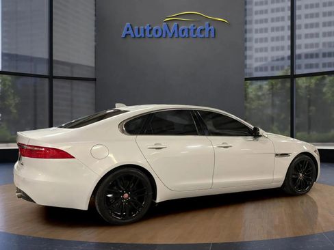 Used 2016 Jaguar XF Prestige image 11