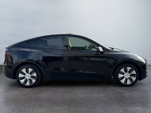 Used 2025 Tesla Model Y Long Range image 4