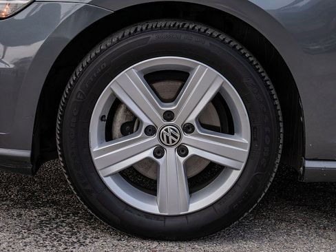 Used 2018 Volkswagen Golf SE image 33