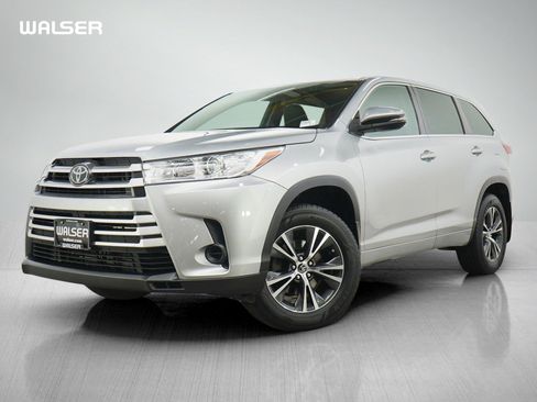 Used 2017 Toyota Highlander LE AWD/4WD image 1