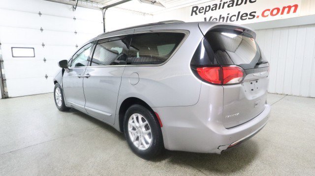 Used 2020 Chrysler Pacifica Touring-L FWD image 3