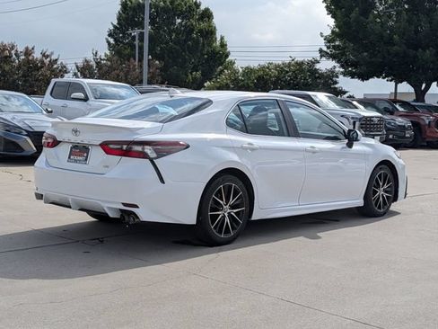 Used 2024 Toyota Camry SE FWD image 6
