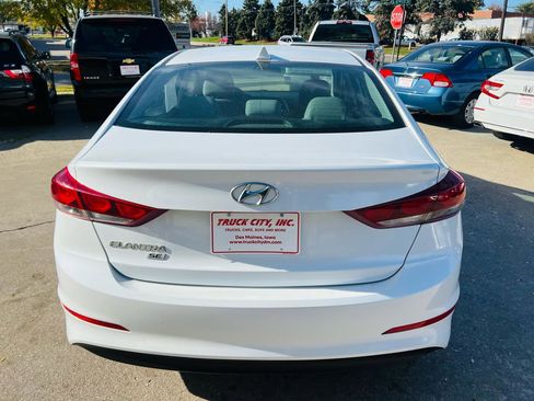 Used 2017 Hyundai Elantra SE image 4