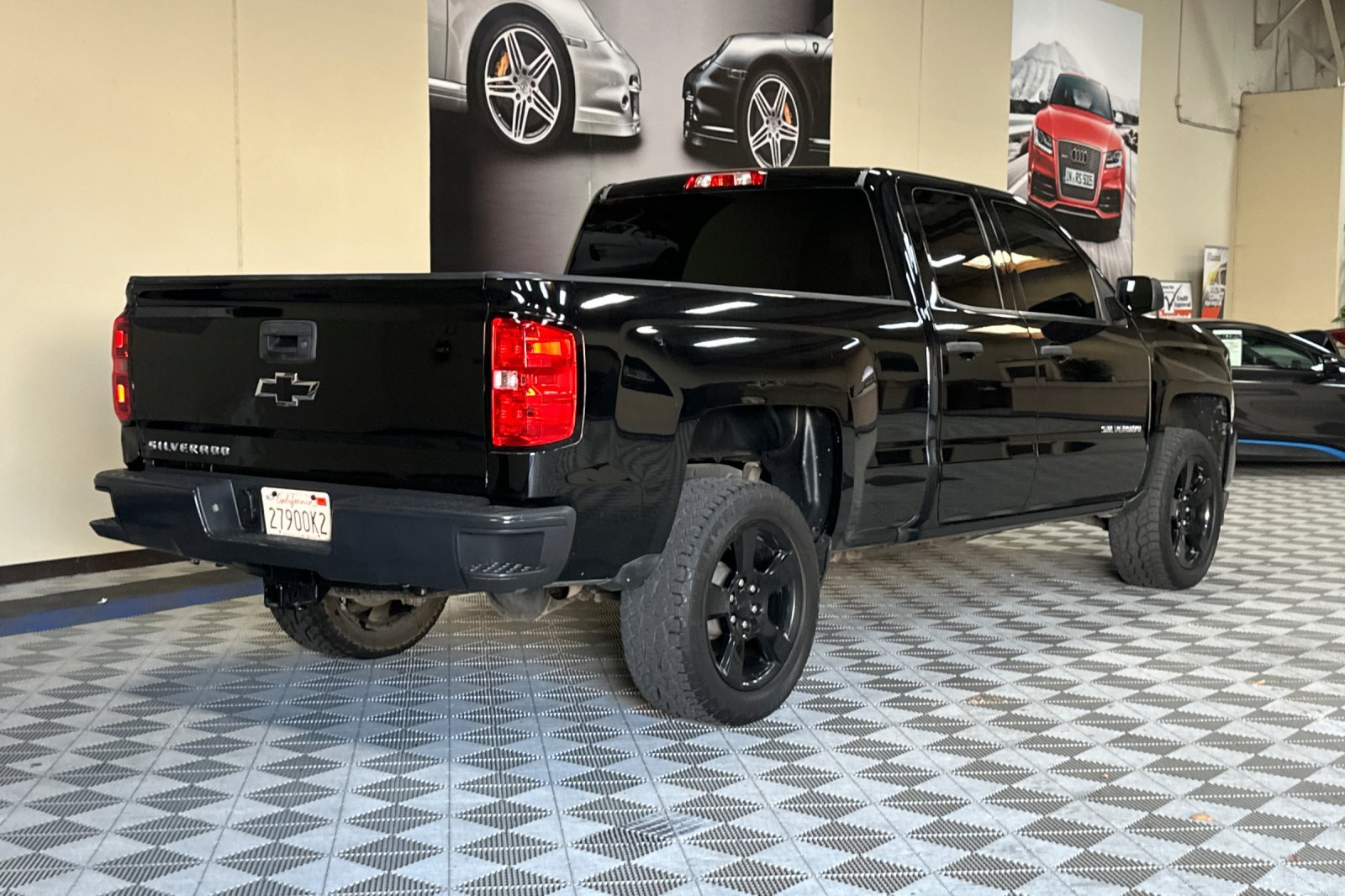 Used 2017 Chevrolet Silverado 1500 W/T w/ Black Out Edition RWD image 4
