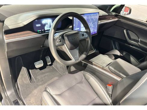 Used 2024 Tesla Model X image 18