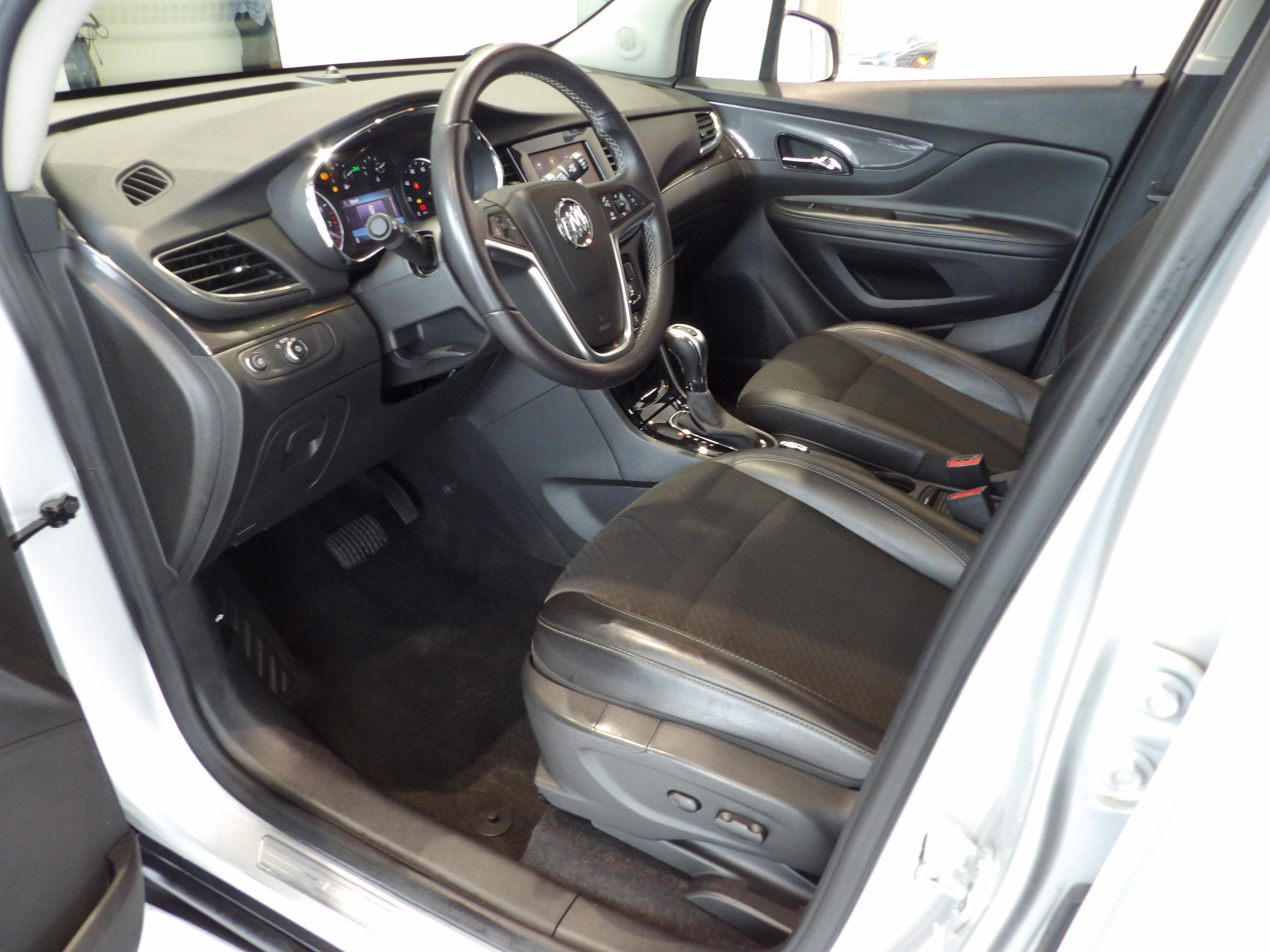 Used 2022 Buick Encore Preferred w/ Safety Package AWD/4WD image 9