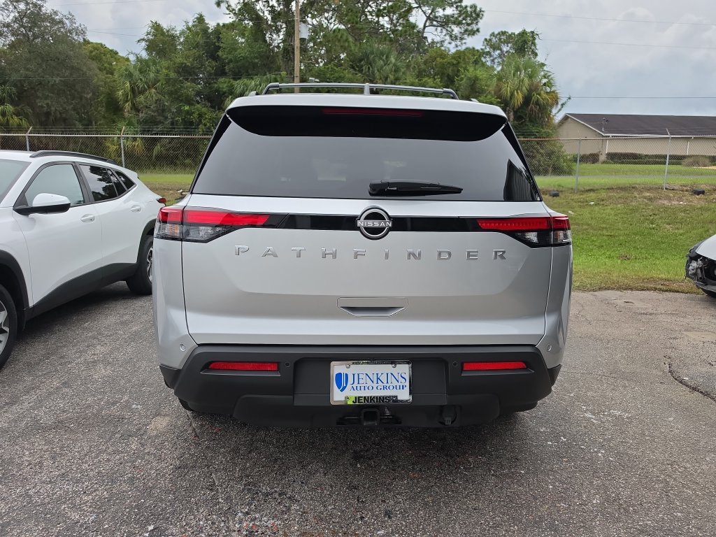 Used 2025 Nissan Pathfinder SV w/ SV Premium Package FWD image 5
