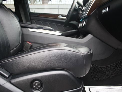 Used 2015 Mercedes-Benz GL 450 4MATIC image 12