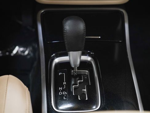 Used 2017 Mitsubishi Outlander SEL AWD/4WD image 17