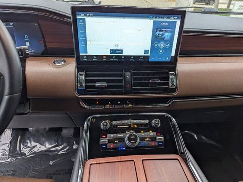 Used 2024 Lincoln Navigator Reserve image 29