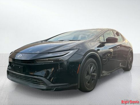 Used 2024 Toyota Prius LE FWD image 2