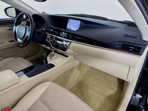 Used 2014 Lexus ES 350 w/ Ultra Luxury Package image 27