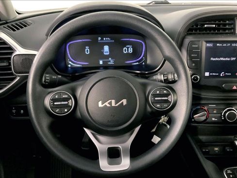 Certified 2025 Kia Soul LX w/ LX Technology Package FWD image 5