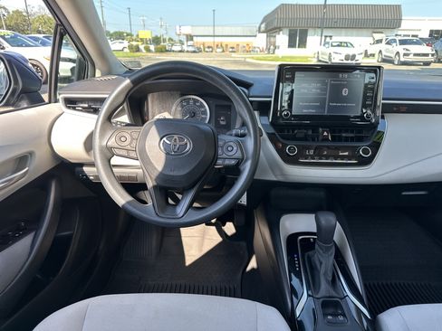 Used 2021 Toyota Corolla LE FWD image 15