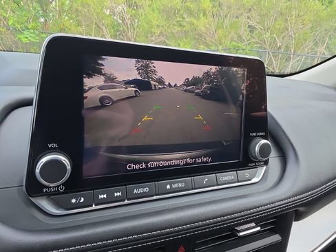 Certified 2025 Nissan Rogue SV FWD image 24