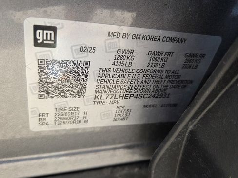 Used 2025 Chevrolet Trax LT w/ LT Convenience Package FWD image 24