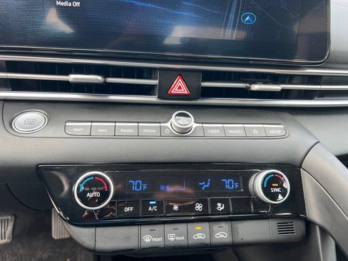Used 2024 Hyundai Elantra SEL FWD image 19