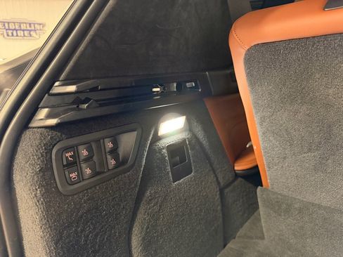Used 2022 BMW X7 xDrive40i w/ M Sport Package AWD/4WD image 44