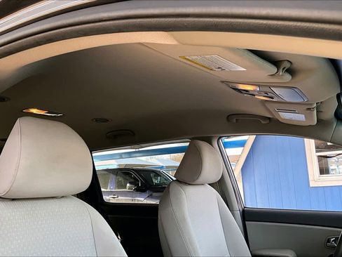 Used 2017 Kia Sedona LX image 13