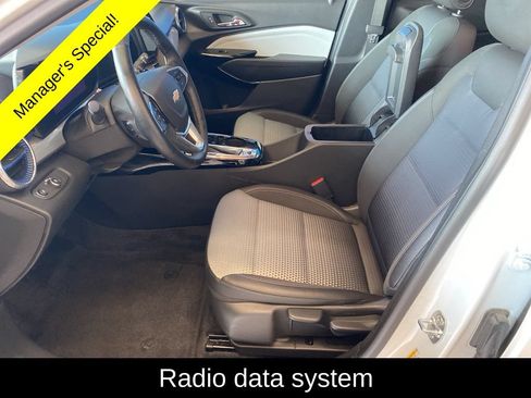 Used 2025 Chevrolet Trax LT w/ LT Convenience Package FWD image 8