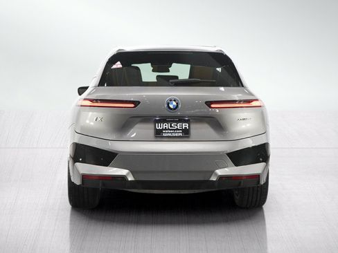 Used 2024 BMW iX xDrive50 w/ Premium Package AWD/4WD image 4
