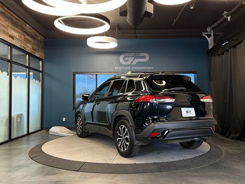 Used 2024 Toyota Corolla Cross SE image 5