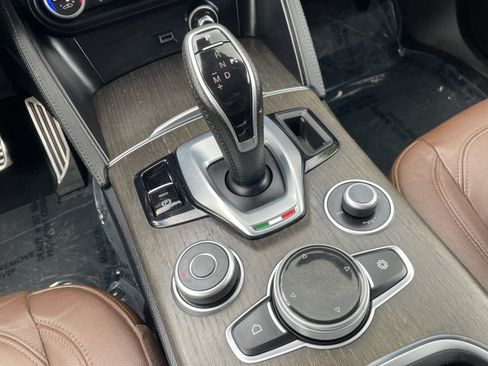 Used 2022 Alfa Romeo Stelvio Ti AWD/4WD image 23