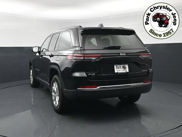 Used 2023 Jeep Grand Cherokee Limited w/ Luxury Tech Group II AWD/4WD image 4