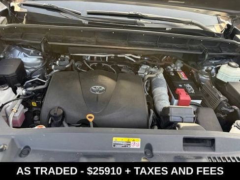 Used 2022 Toyota Highlander XLE FWD image 11