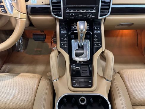 Used 2014 Porsche Cayenne Diesel AWD/4WD image 34