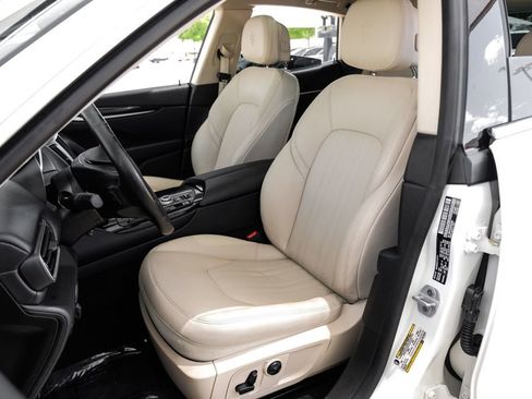 Used 2019 Maserati Levante image 4
