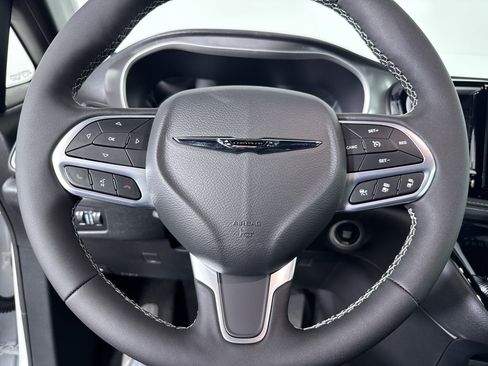 New 2026 Chrysler Pacifica Select FWD image 25