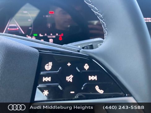 Used 2025 Audi Q5 Premium w/ Convenience Package image 40