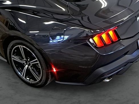 Used 2024 Ford Mustang Coupe RWD image 10