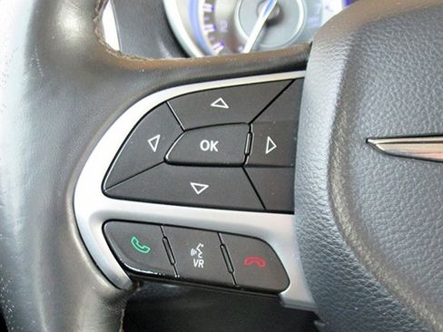 Used 2015 Chrysler 300 C w/ Light Group image 19