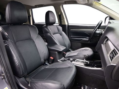 Used 2019 Mitsubishi Outlander SEL image 11