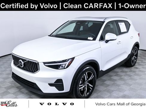 Certified 2025 Volvo XC40 B5 Core image 1