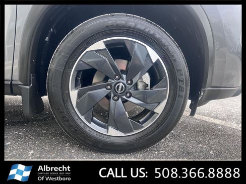 Used 2024 Nissan Rogue SV w/ SV Premium Package image 35