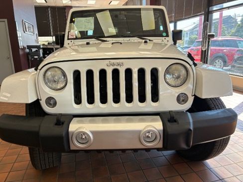 Used 2014 Jeep Wrangler Unlimited Sahara w/ Connectivity Group image 4