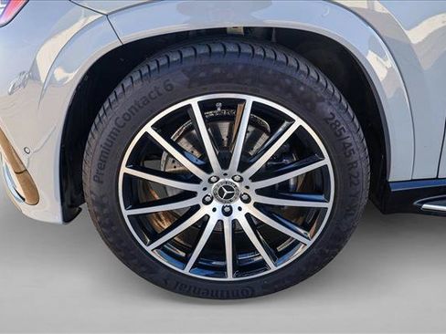 Used 2024 Mercedes-Benz GLS 580 4MATIC image 9