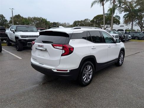Used 2024 GMC Terrain SLT w/ Tech Package image 7