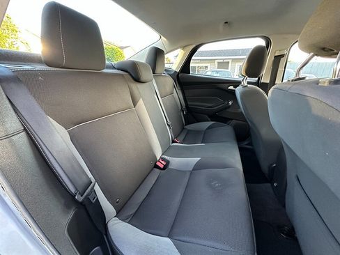 Used 2012 Ford Focus SE FWD image 21