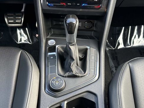 Used 2024 Volkswagen Tiguan SE R-Line AWD/4WD image 17
