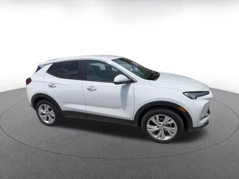 Used 2025 Buick Encore GX Preferred FWD image 2