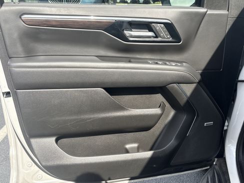 Used 2025 Chevrolet Tahoe Premier AWD/4WD image 18