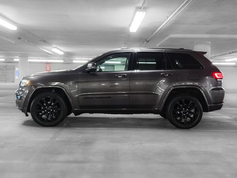 Used 2020 Jeep Grand Cherokee Altitude AWD/4WD image 14