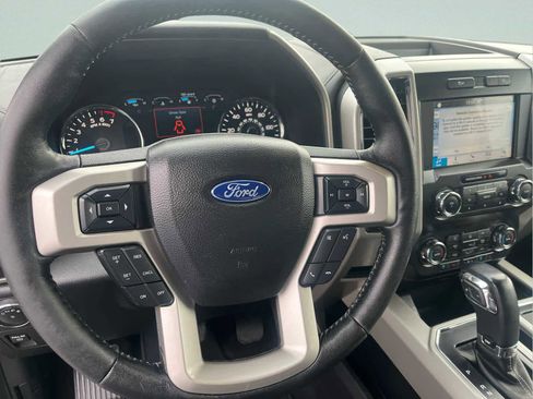 Used 2019 Ford F150 Lariat image 28