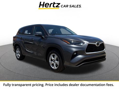 Used 2025 Toyota Highlander LE FWD image 1