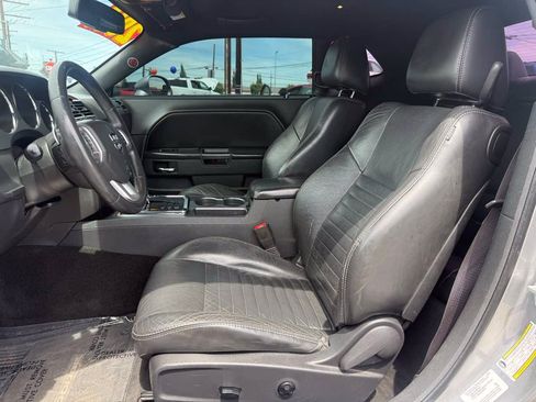 Used 2014 Dodge Challenger SXT RWD image 10