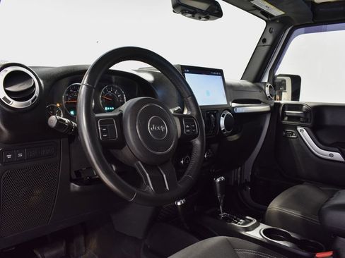 Used 2015 Jeep Wrangler Unlimited Rubicon w/ Dual Top Group image 11